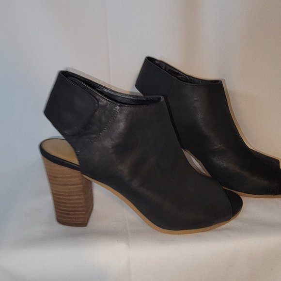 Nine West Peep-toe/heel bootie style Black - Size 7M - Leather - 3.5" heel - Picture 5 of 5